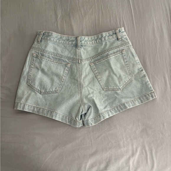 Light wash denim shorts - Picture 2 of 3